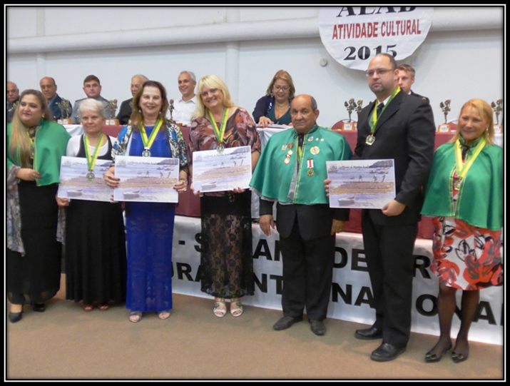 Uma imagem contendo pessoa, grupo, em p�, ch�o

Descri��o gerada automaticamente