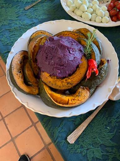 Uma imagem contendo prato, comida, mesa, interior

Descri��o gerada automaticamente