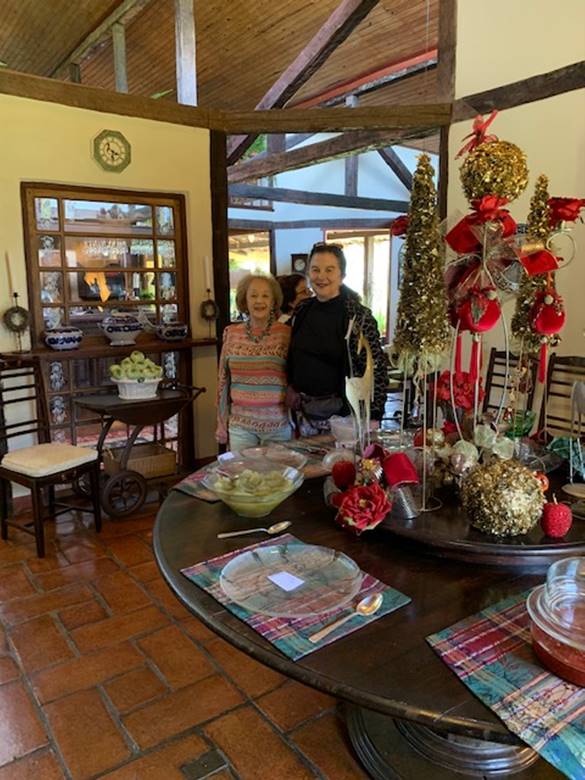 Uma imagem contendo ch�o, interior, parede

Descri��o gerada automaticamente