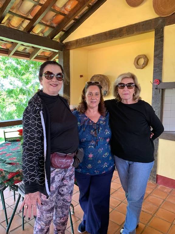 Uma imagem contendo interior, parede, mob�lia

Descri��o gerada automaticamente