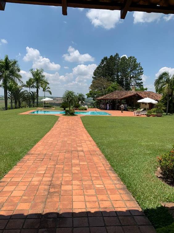 Uma imagem contendo c�u, ao ar livre, �rvore, edif�cio

Descri��o gerada automaticamente