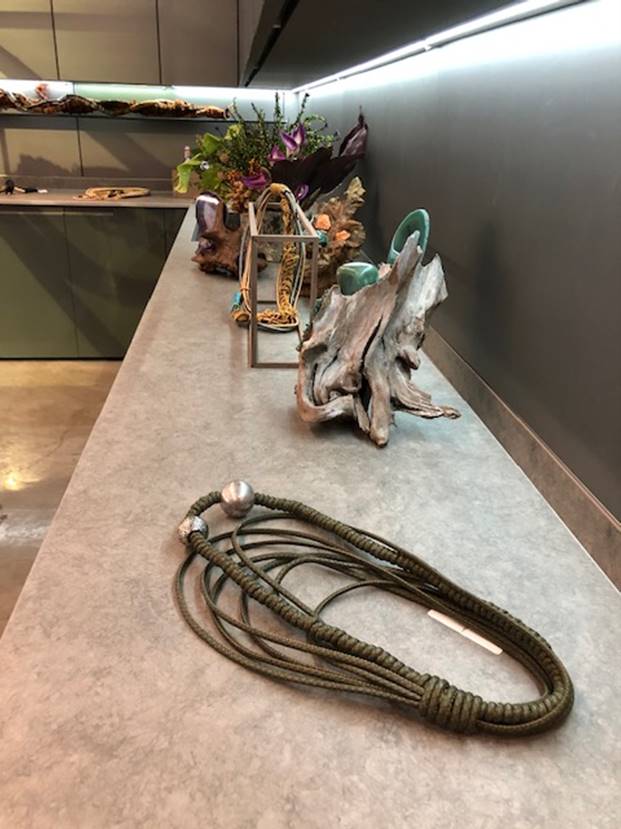 Uma imagem contendo interior, parede, ch�o

Descri��o gerada automaticamente