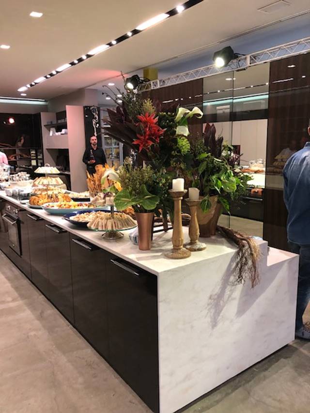 Uma imagem contendo interior, edif�cio

Descri��o gerada automaticamente